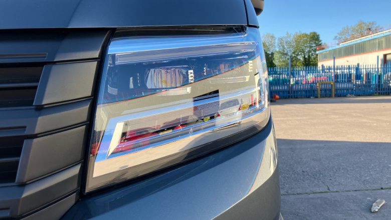 Volkswagen Crafter Cr35 Mwb Diesel Fwd 2.0 TDI 140PS Commerce Plus High Roof Van